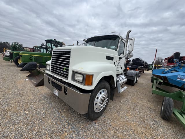 Image of Mack Pinnacle CHU613 equipment image 1