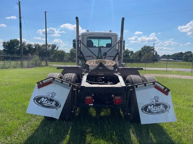 Image of Mack Pinnacle CHU613 equipment image 4