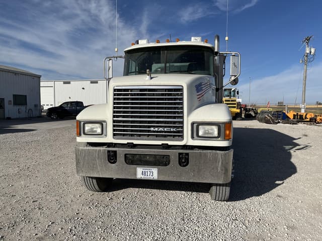 Image of Mack Pinnacle CHU613 equipment image 4