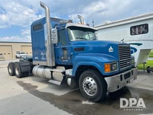 2014 Mack Pinnacle CHU613 Image