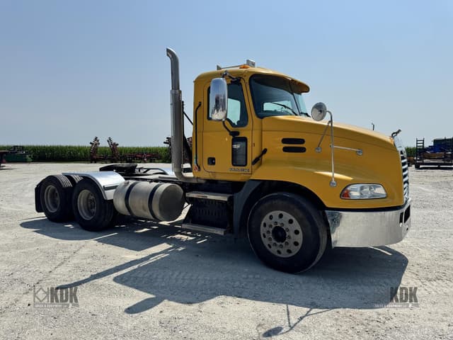 Image of Mack Pinnacle CXU613 equipment image 4