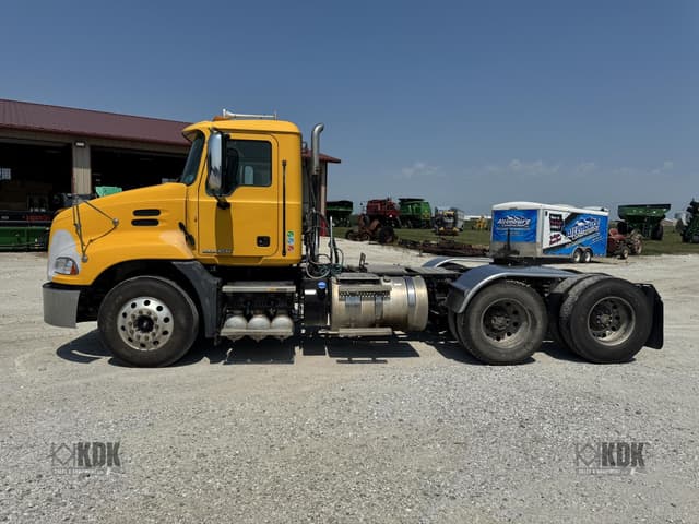 Image of Mack Pinnacle CXU613 equipment image 1