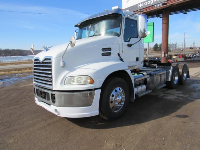 Image of Mack Pinnacle CXU613 equipment image 1