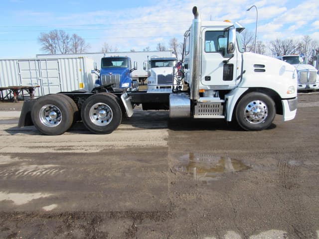 Image of Mack Pinnacle CXU613 equipment image 4