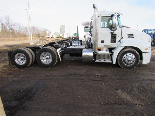 Image of Mack Pinnacle CXU613 equipment image 4