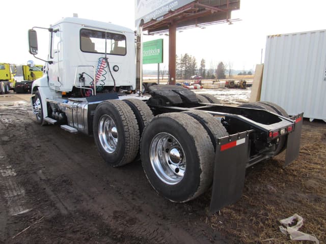 Image of Mack Pinnacle CXU613 equipment image 3