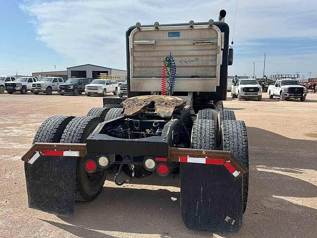 Image of Peterbilt 386 equipment image 4