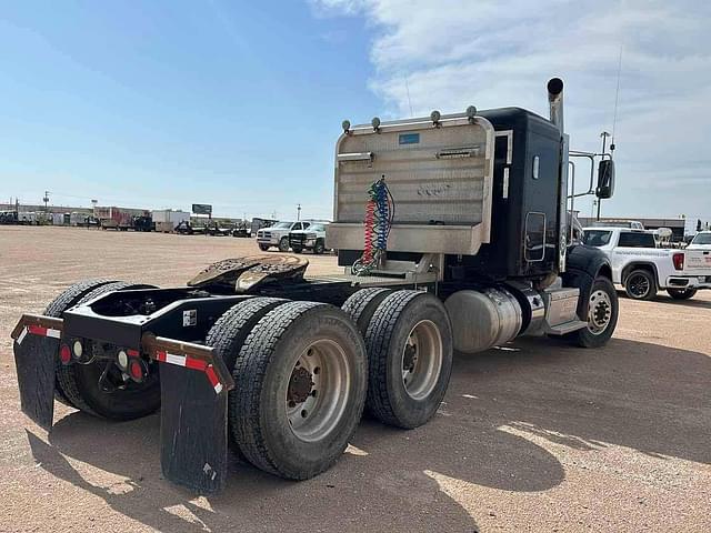 Image of Peterbilt 386 equipment image 3