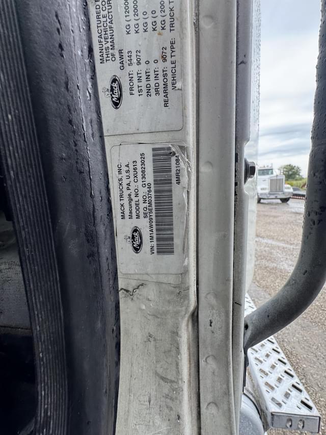 Image of Mack Pinnacle CXU613 equipment image 3