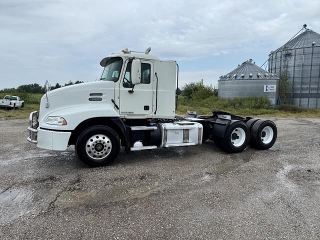 Image of Mack Pinnacle CXU613 equipment image 1