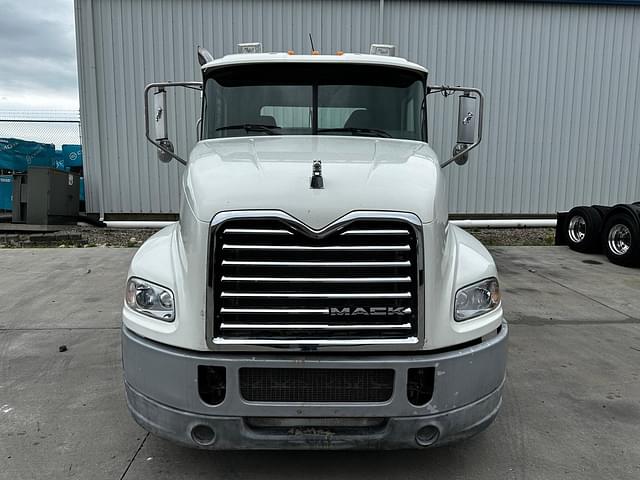 Image of Mack Pinnacle CXU613 equipment image 1