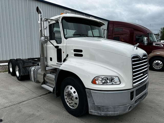 Image of Mack Pinnacle CXU613 equipment image 2