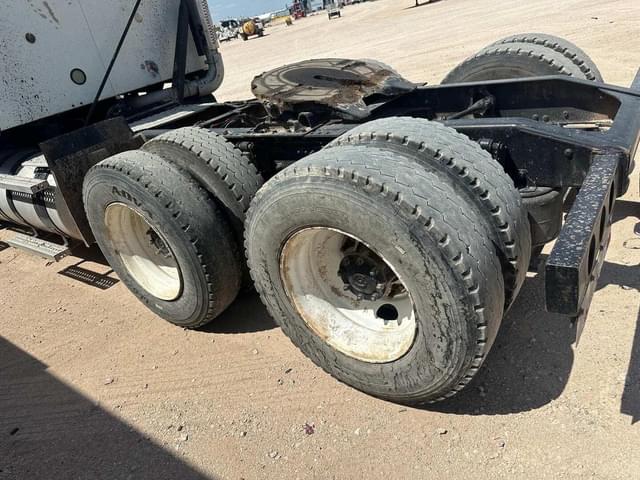 Image of Mack Pinnacle CXU613 equipment image 3