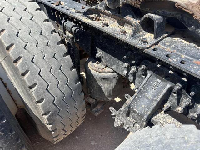 Image of Mack Pinnacle CXU613 equipment image 4