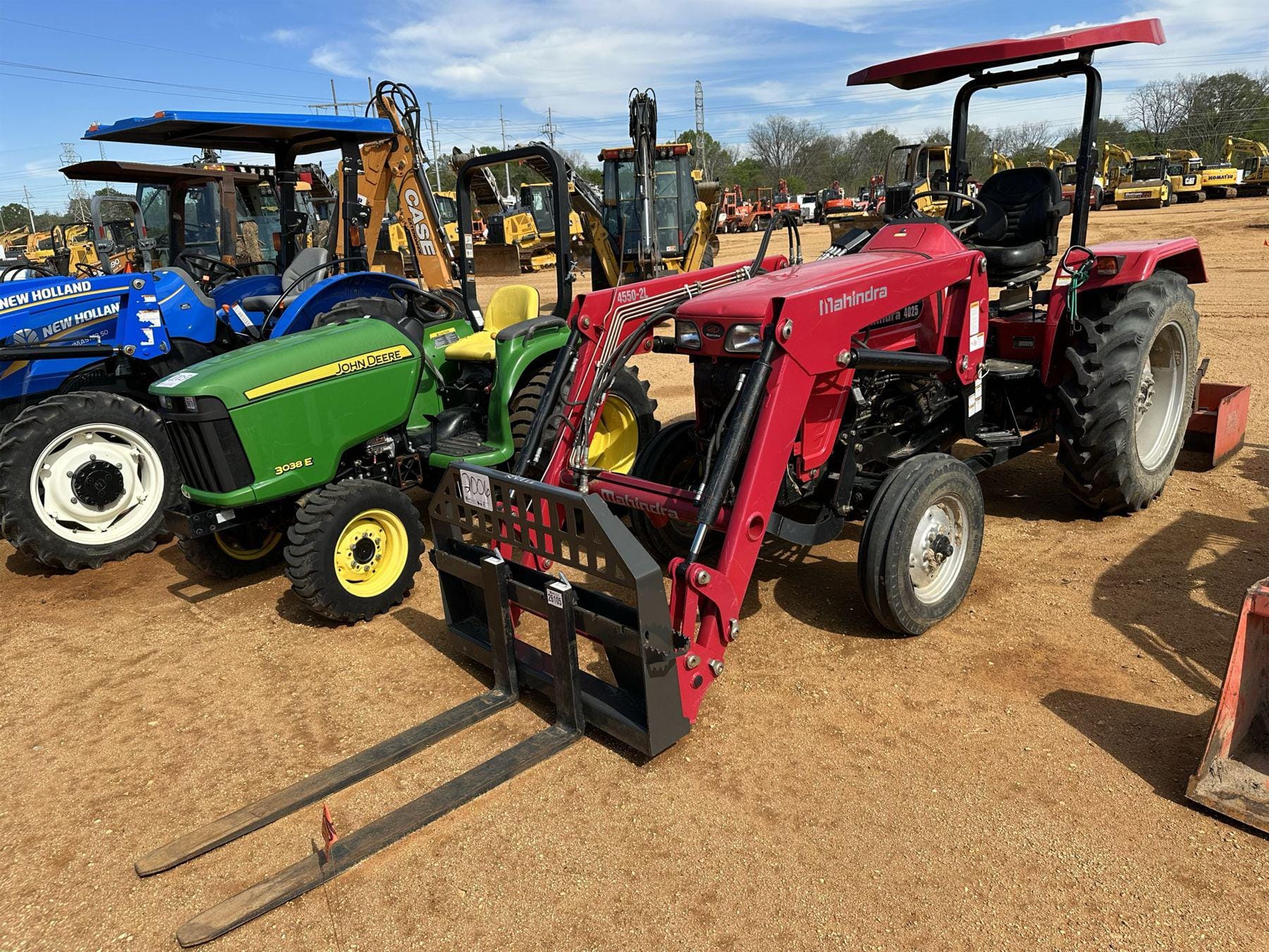 Main image Mahindra 4025