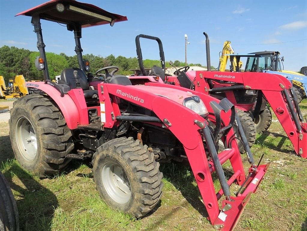 2014 Mahindra 4035 Equipment Image0