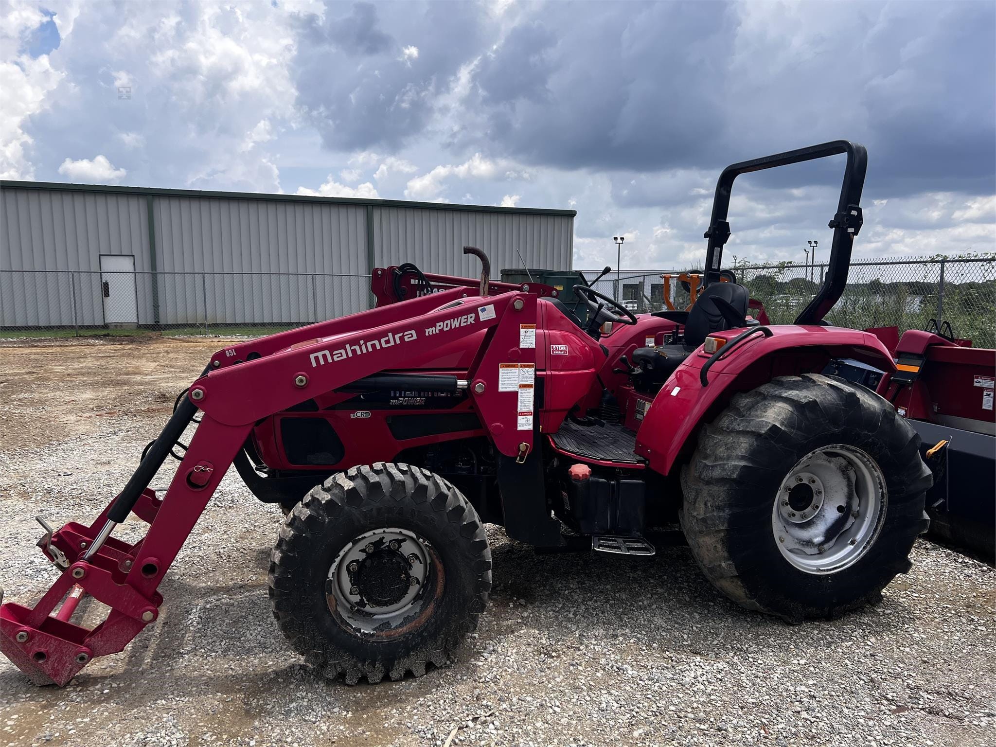 2014 Mahindra mPower 85 Equipment Image0