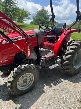 Image of Massey Ferguson 1742 equipment image 3