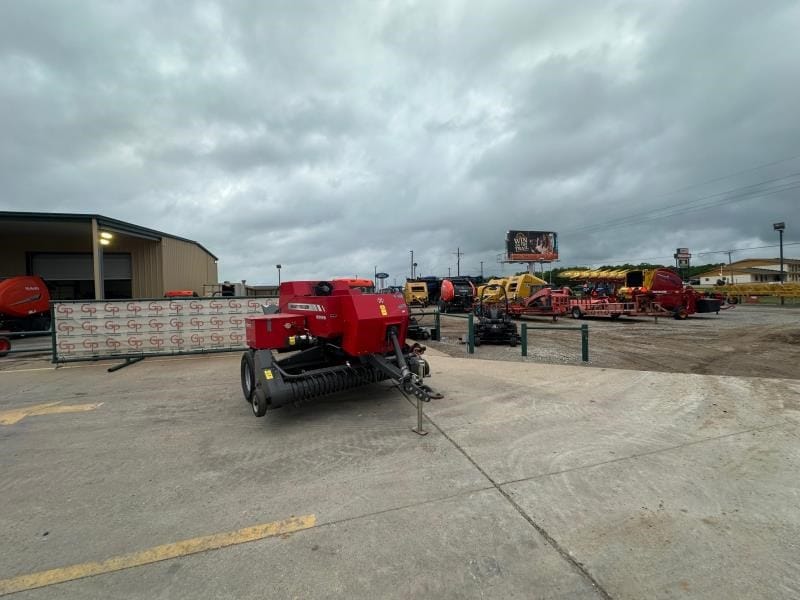 2014 Massey Ferguson 1840 Equipment Image0