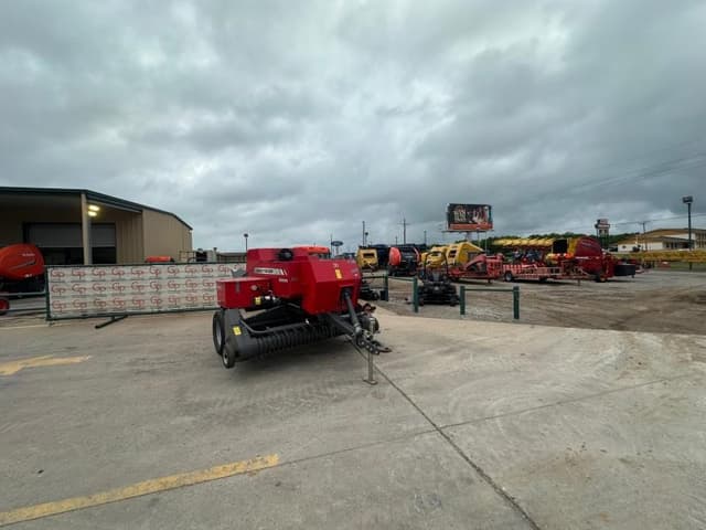 Image of Massey Ferguson 1840 equipment image 1