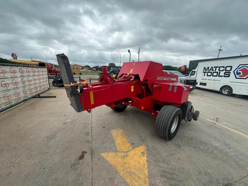 2014 Massey Ferguson 1840 Equipment Image0