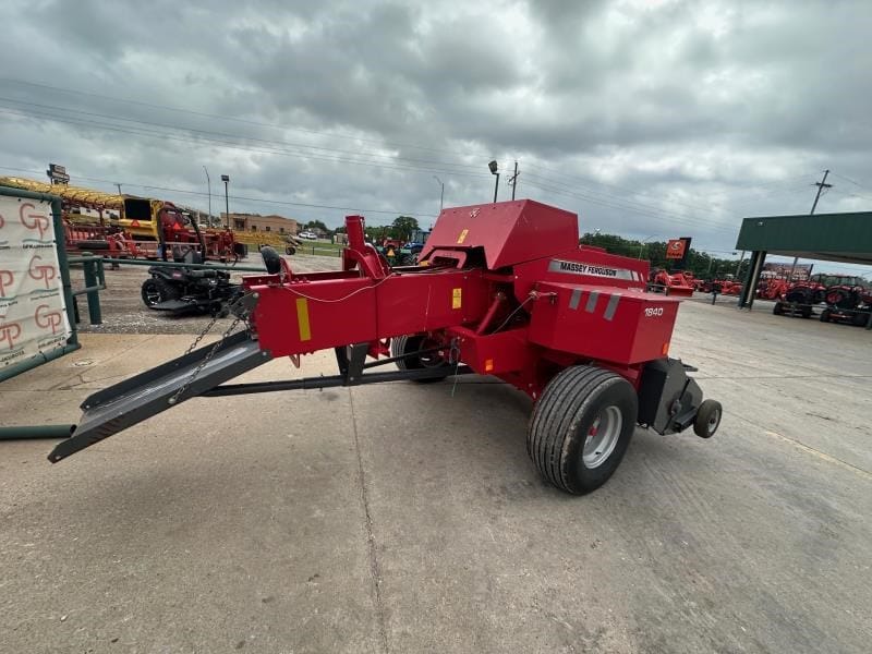 2014 Massey Ferguson 1840 Equipment Image0