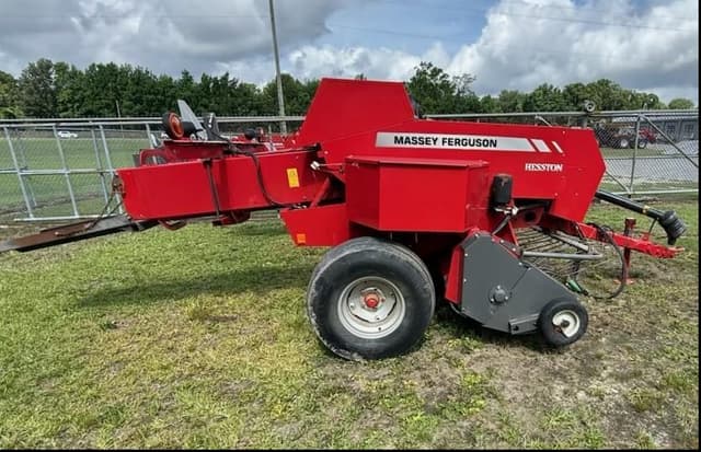 Image of Massey Ferguson 1840 equipment image 1