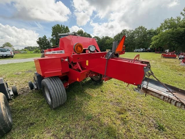 Image of Massey Ferguson 1840 equipment image 2