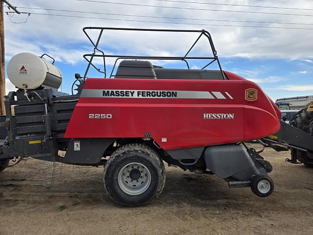 Image of Massey Ferguson 2250 equipment image 1