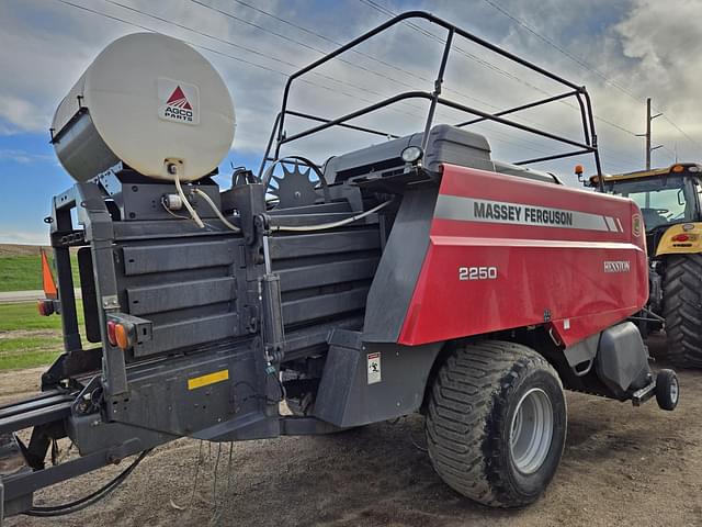 Image of Massey Ferguson 2250 equipment image 3