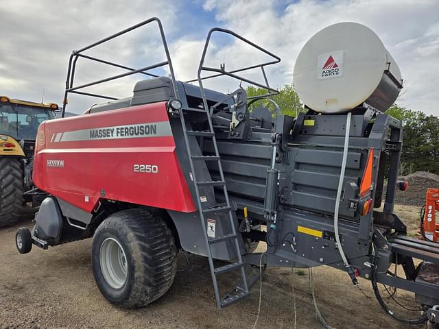 Image of Massey Ferguson 2250 equipment image 4