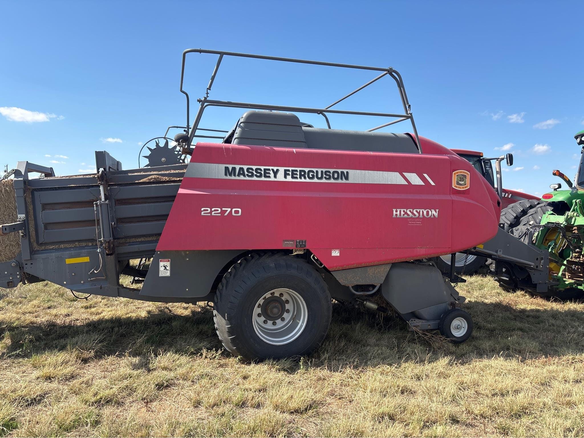 2014 Massey Ferguson 2270 Equipment Image0