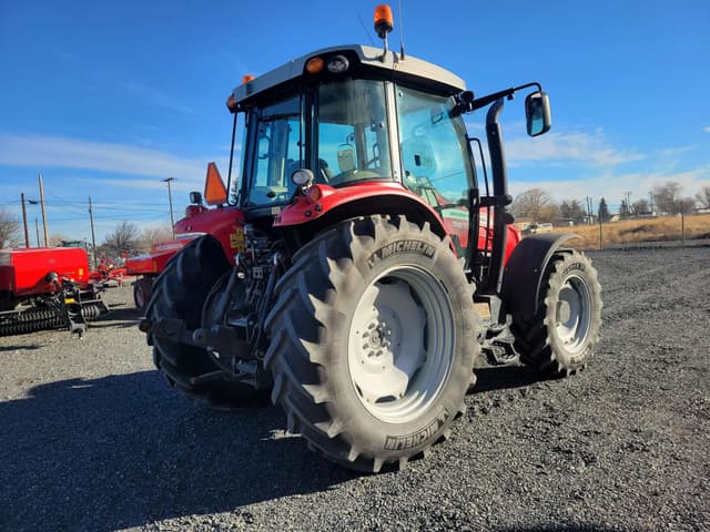 Image of Massey Ferguson 5611 equipment image 2