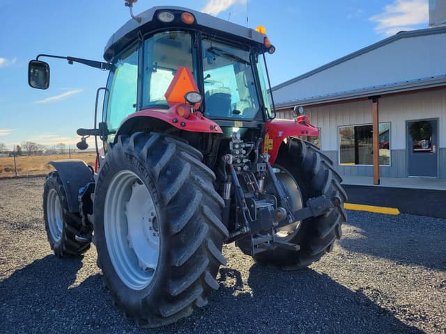 Image of Massey Ferguson 5611 equipment image 1