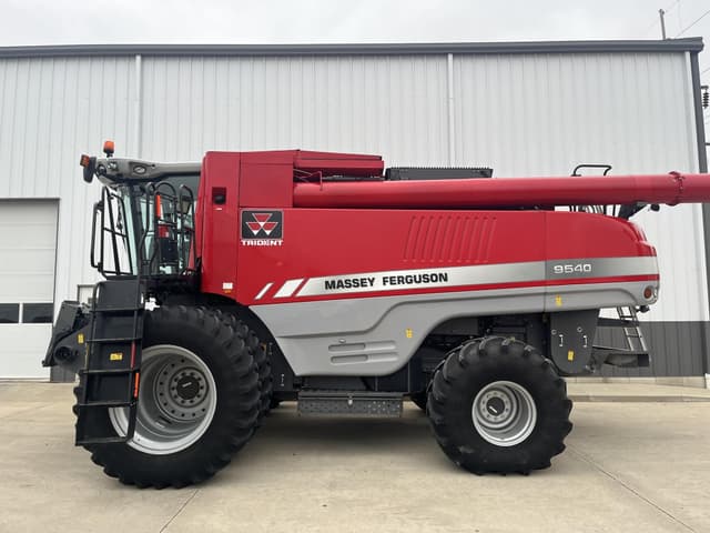 Image of Massey Ferguson 9540 equipment image 1