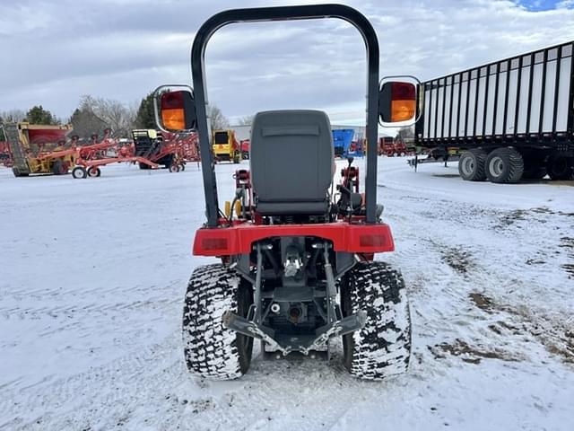 Image of Massey Ferguson GC1705 equipment image 4