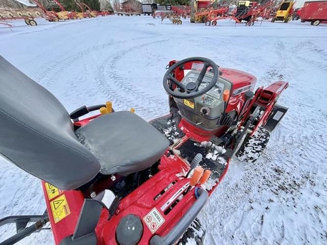 Image of Massey Ferguson GC1705 equipment image 4