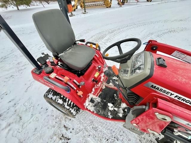 Image of Massey Ferguson GC1705 equipment image 3