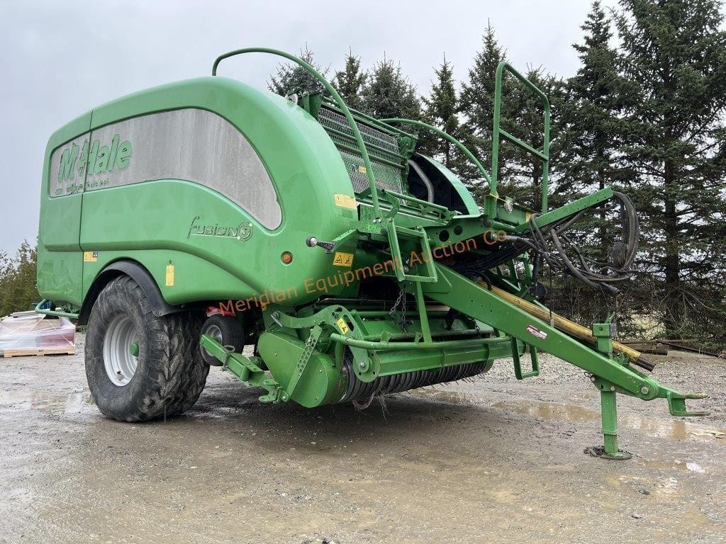 2014 McHale Fusion 3 Plus Equipment Image0