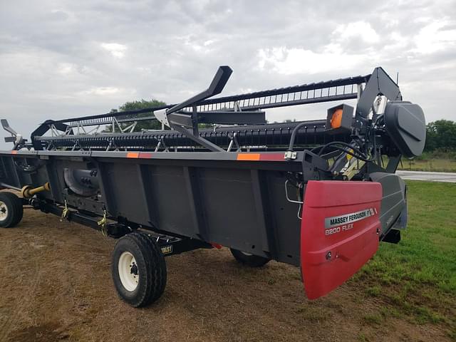Image of Massey Ferguson 8200 equipment image 2