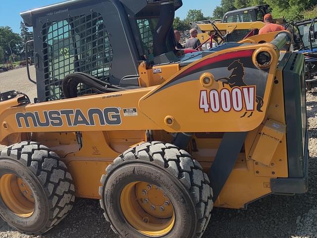 Image of Mustang 4000V equipment image 2