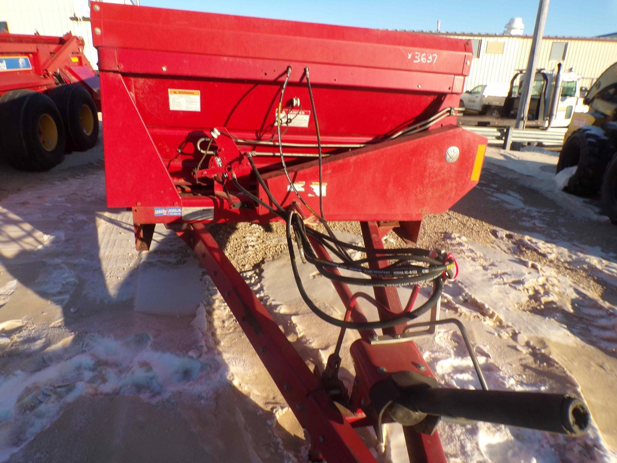 2014 New Holland 195 Equipment Image0