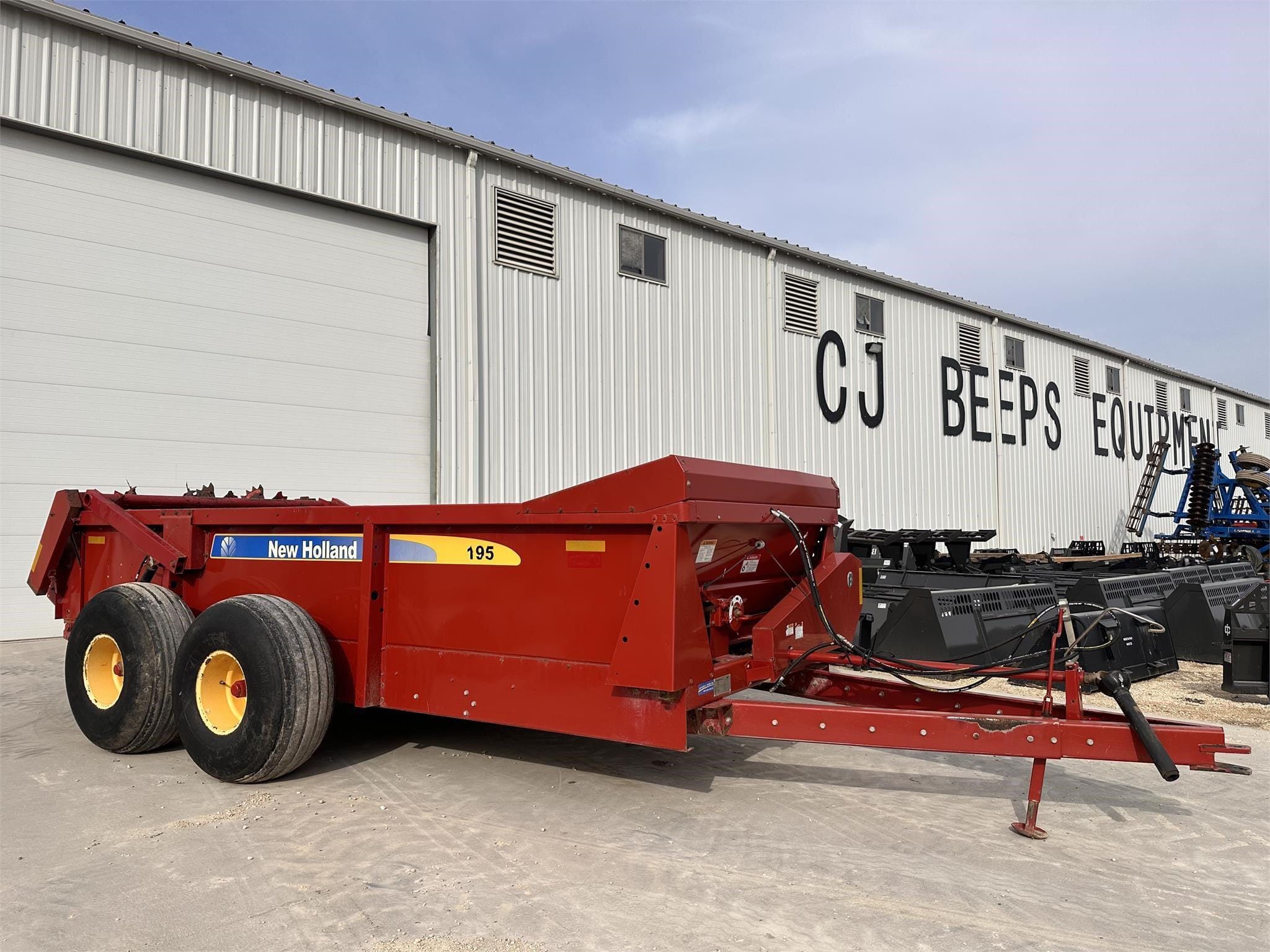 2014 New Holland 195 Equipment Image0