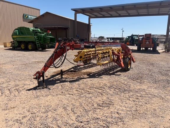 Image of New Holland 216 equipment image 1