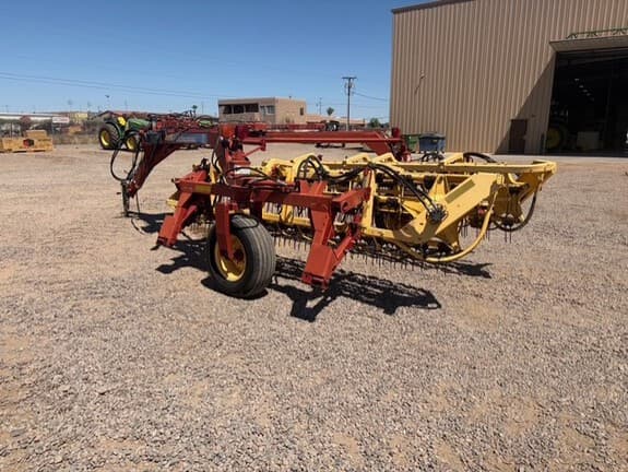 Image of New Holland 216 equipment image 2