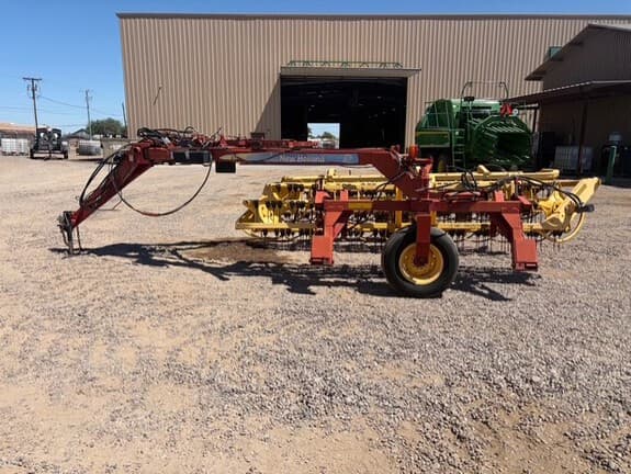Image of New Holland 216 equipment image 1