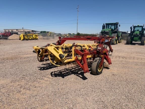 Image of New Holland 216 equipment image 4