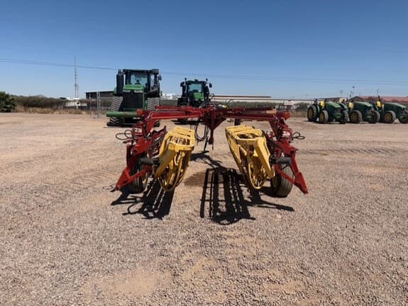 Image of New Holland 216 equipment image 3