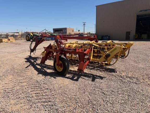 Image of New Holland 216 equipment image 2