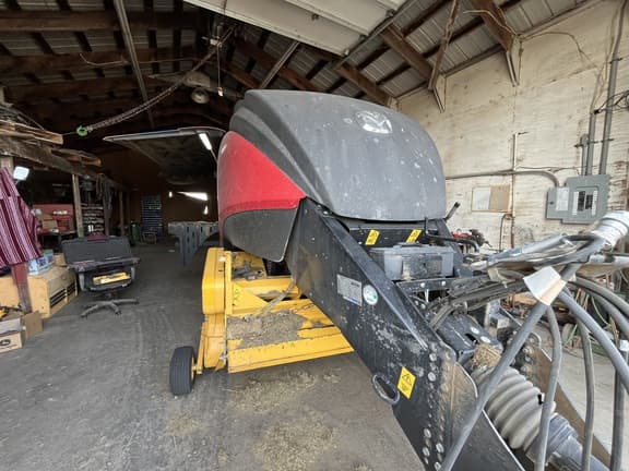 Image of New Holland 330 equipment image 2